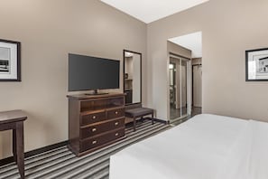 Standard Room, 1 King Bed, Accessible, Non Smoking (Walk-in Shower) | Premium bedding, pillowtop beds, desk, laptop workspace - Best Western Plus Meridian Hotel (Lloydminster)