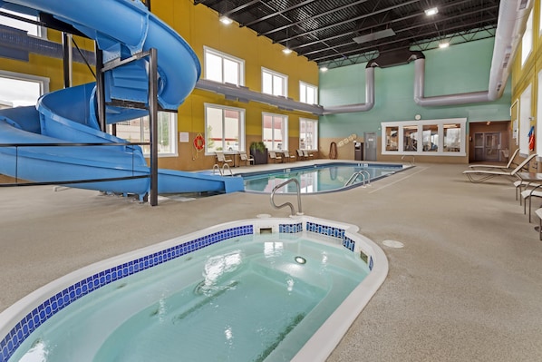 Indoor pool - Best Western Plus Meridian Hotel (Lloydminster)