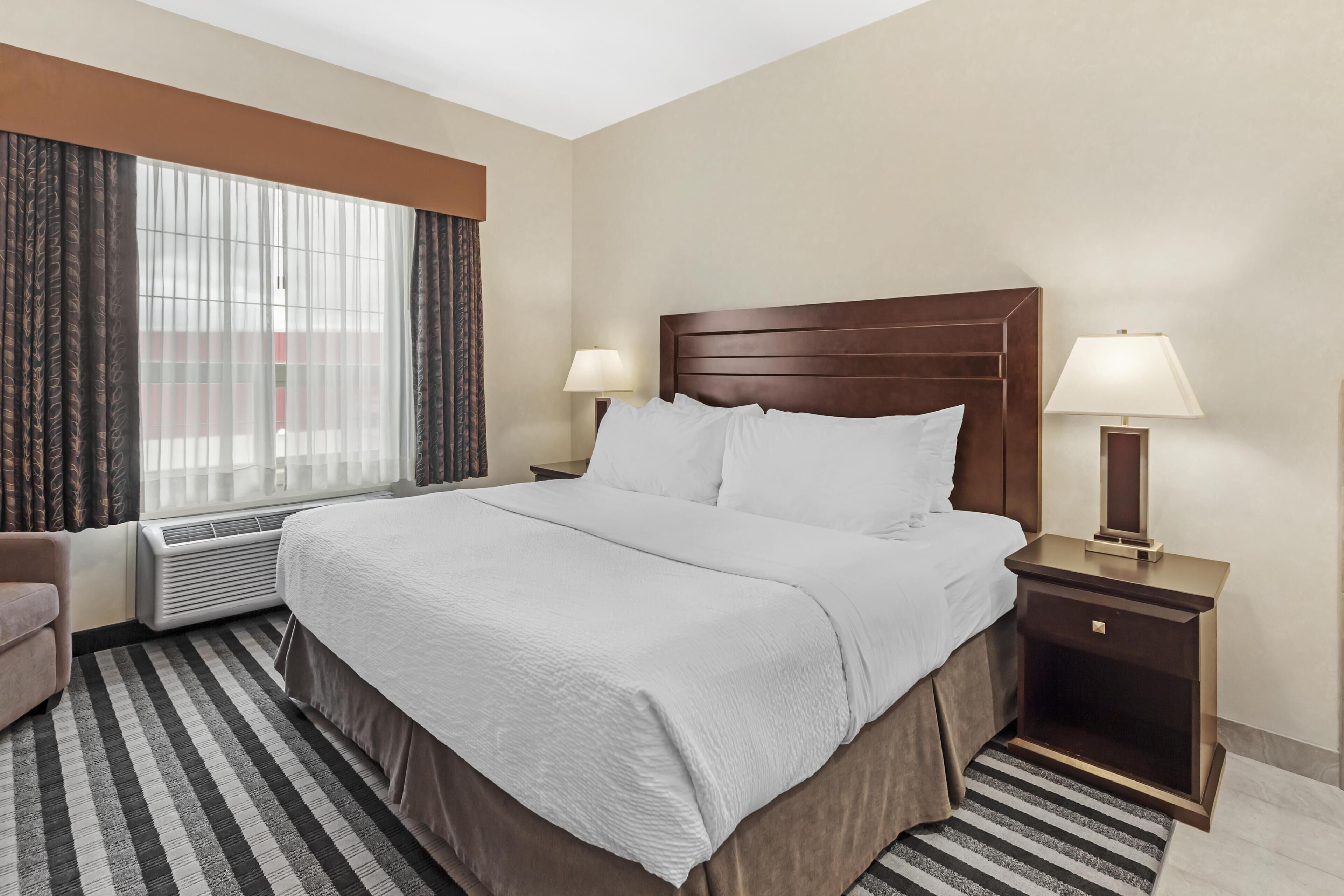 Suite, 1 King Bed, Non Smoking, Jetted Tub | Premium bedding, pillowtop beds, desk, laptop workspace