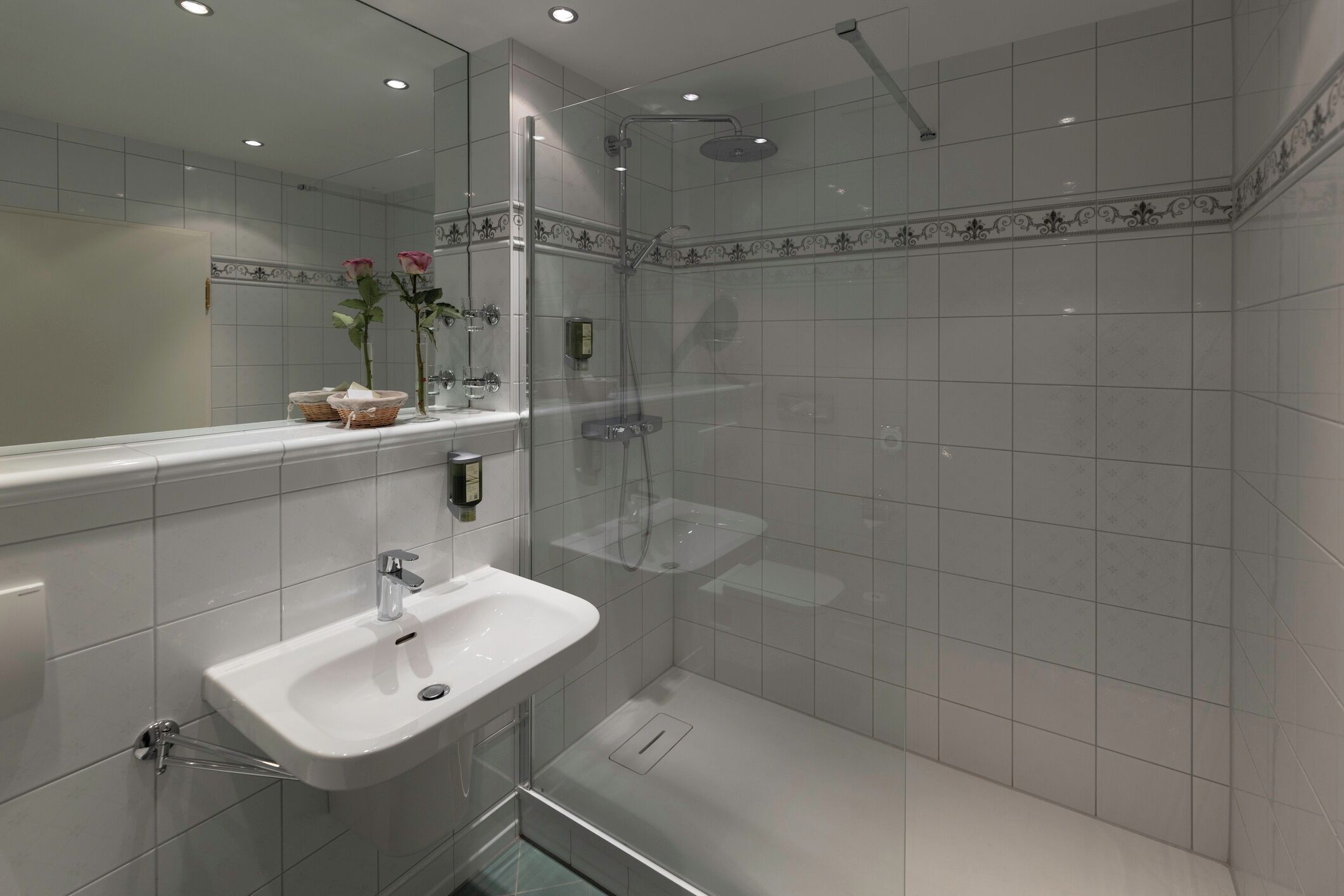 superior double room | bathroom | free toiletries, hair dryer, bathrobes, towels