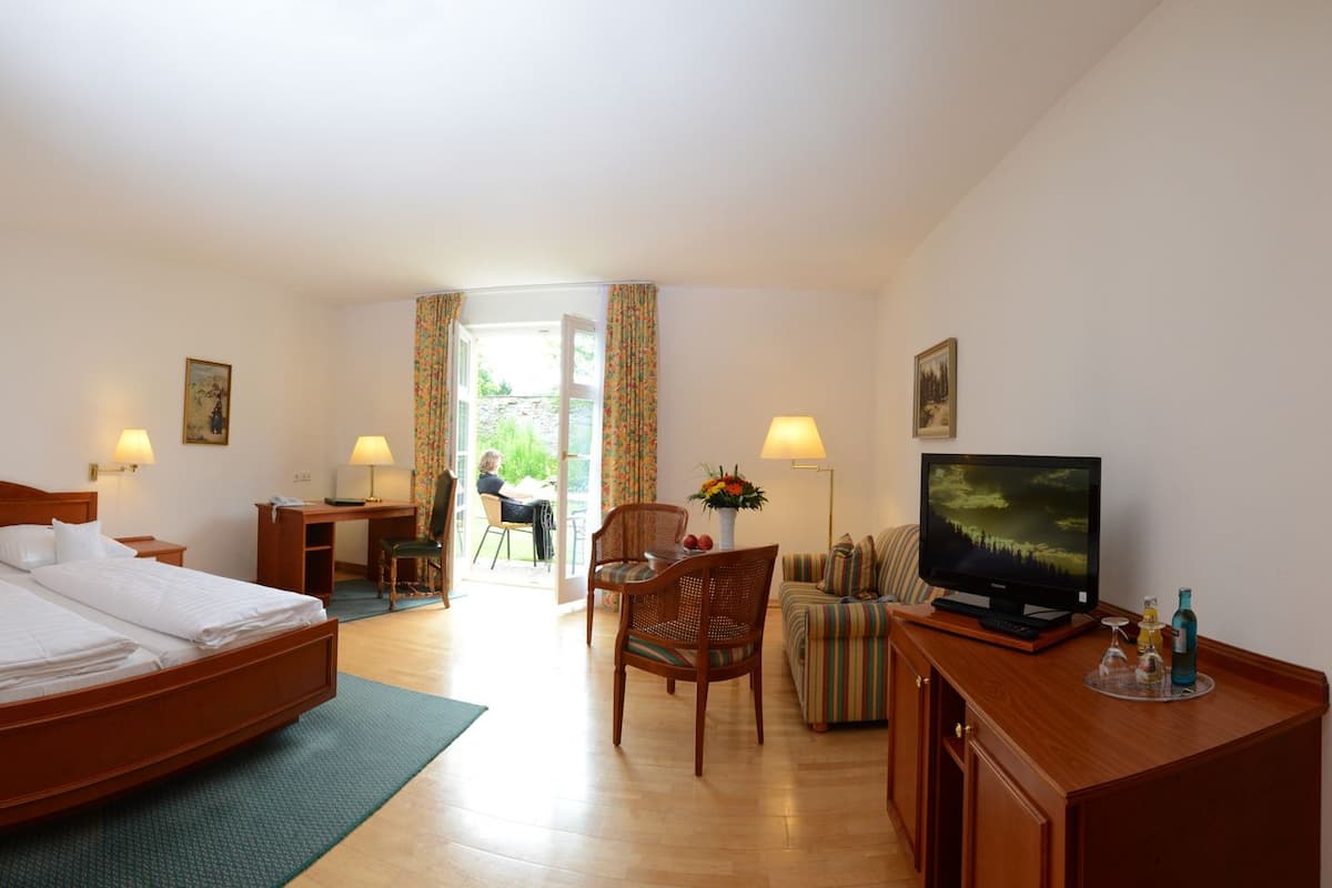 superior double room | hypo-allergenic bedding, minibar, in-room safe, individually decorated