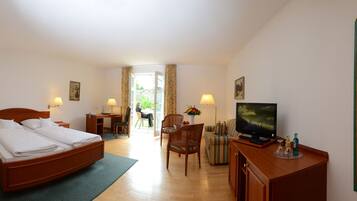 Superior Double Room | Hypo-allergenic bedding, minibar, in-room safe, individually decorated