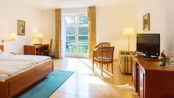 Allergikerbettwaren, Minibar, Zimmersafe, individuell dekoriert