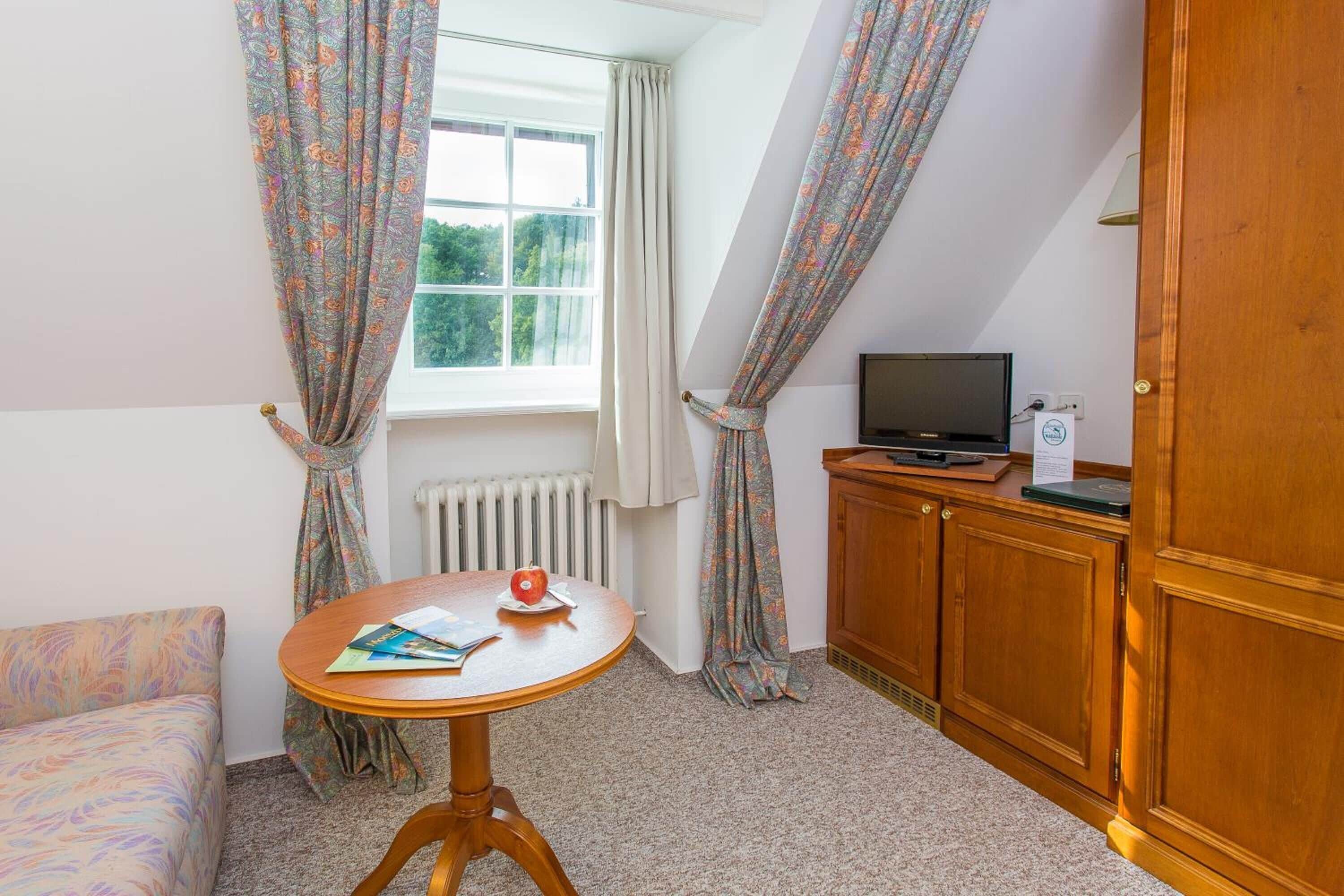 17-inch flat-screen tv with cable channels, tv