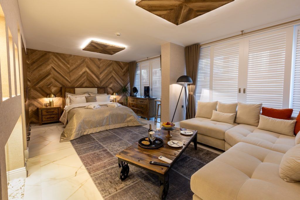 Premium Suite | Minibar, Zimmersafe, schallisolierte Zimmer, kostenloses WLAN