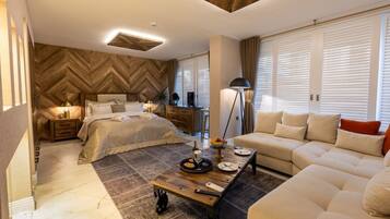 Premium Suite | Minibar, Zimmersafe, schallisolierte Zimmer, kostenloses WLAN