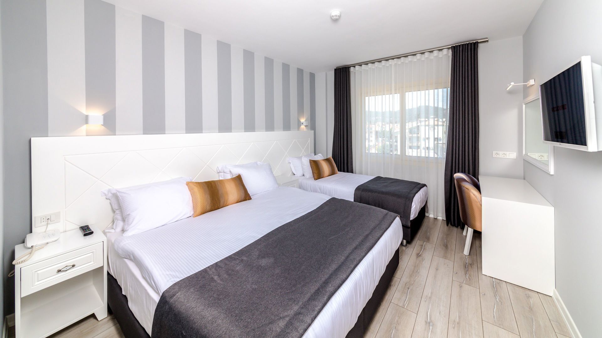 Minibar, in-room safe, soundproofing, free WiFi