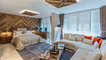 Premium Suite | Minibar, in-room safe, soundproofing, free WiFi