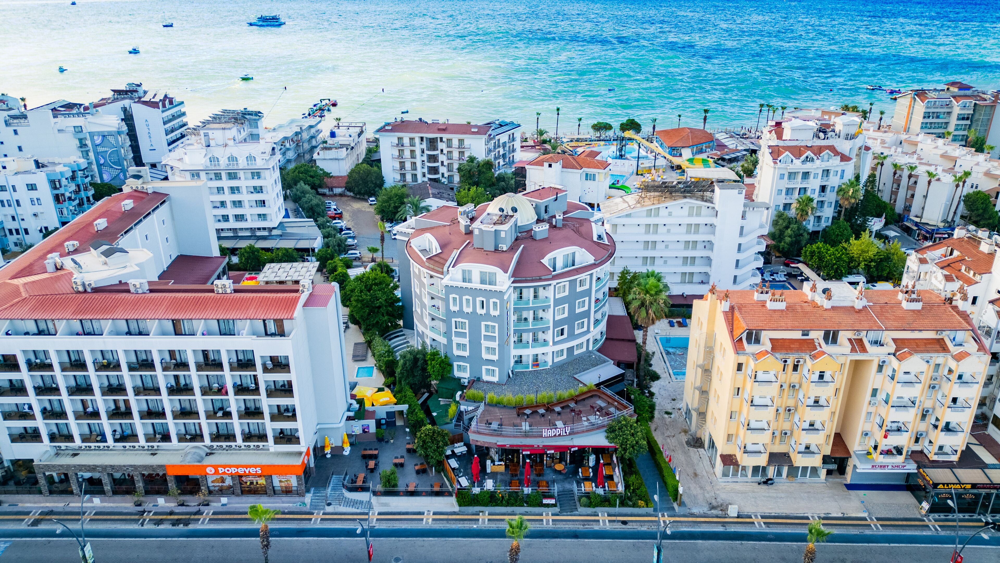 Vista frontal de la propiedad