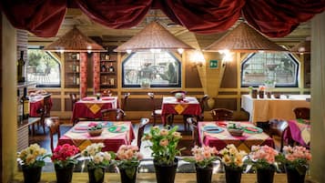 Se sirven cenas y cocina italiana