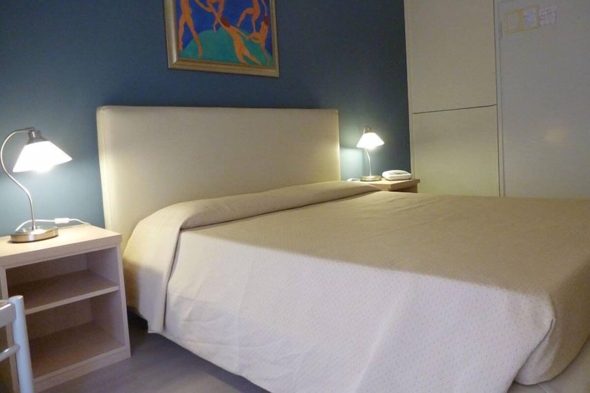 Dobbelt- eller tomannsrom | Skrivebord, barnesenger (inkludert) og wi-fi (inkludert)