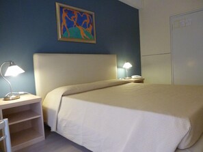 Double or Twin Room | Desk, free cribs/infant beds, free WiFi - Hotel Da Cesare (Stresa)