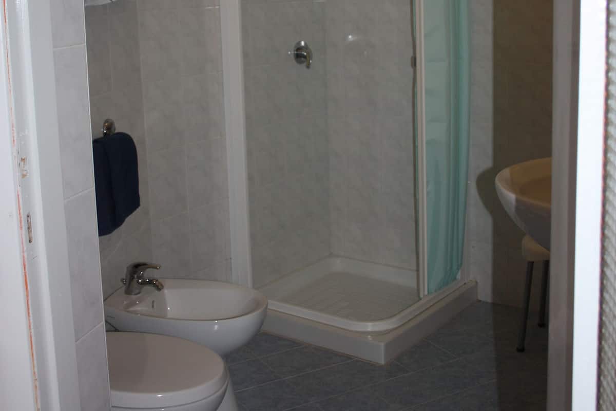 Standard Room | Bilik Mandi | Pancuran mandi, pengering rambut