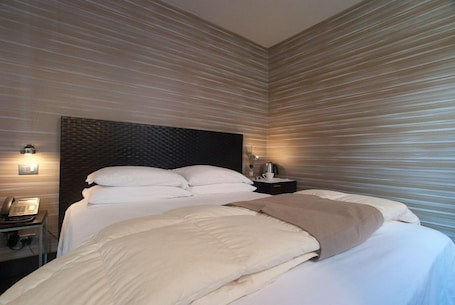 1 habitación, ropa de cama de alta calidad, cubrecamas y minibar
