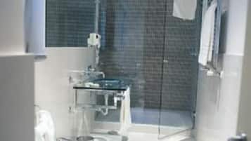 Doppia Superior | Bagno | Doccia, soffione a pioggia, set di cortesia gratuito, asciugacapelli