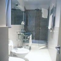 Kamar Double Superior | Kamar mandi | Shower, pancuran hujan, perlengkapan mandi gratis, dan pengering rambut