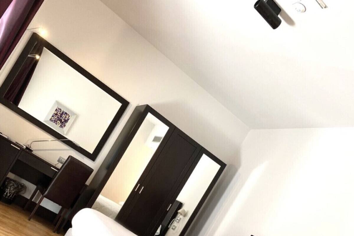 Kamar Double Superior untuk 1 Orang | Seprai premium, selimut bulu angsa, minibar, dan brankas