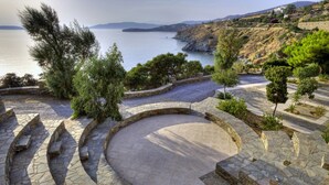 Property grounds - Aneroussa Beach (Andros)