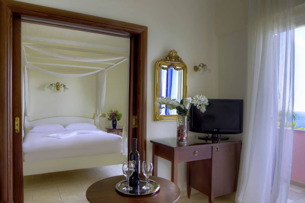 Suite, Sea View | Living area