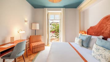 Deluxe Room with Terrace & Garden View | Brankas, didekorasi berbeda-beda, tirai kedap cahaya, dan Wi-Fi gratis