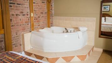 Jetted bathtub