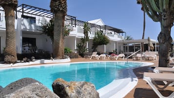 2 outdoor pools, sun loungers
