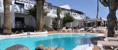 2 Außenpools, Liegestühle