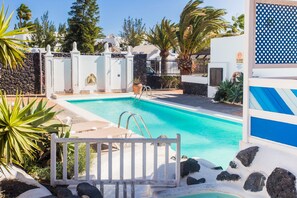 2 outdoor pools, sun loungers
