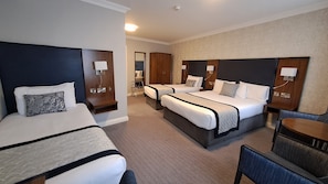 Quadruple Room | Desk, iron/ironing board, free cribs/infant beds, free WiFi