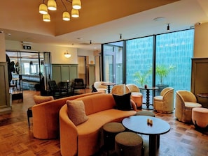 Lobby sitting area - The Western Hotel (Galway)