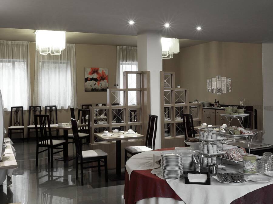 Café da manhã com buffet todos os dias (EUR 8 por pessoa)