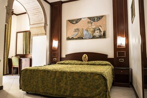 Standard Double or Twin Room | Minibar, in-room safe, desk, laptop workspace - Hotel Garibaldi (Milazzo)