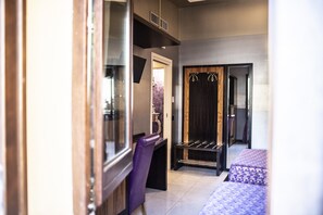 Comfort Twin Room, Garden View | Minibar, in-room safe, desk, laptop workspace - Hotel Garibaldi (Milazzo)