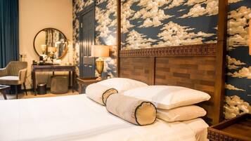Suite with Four Poster Bed | In-room safe, individually decorated, individually furnished, desk