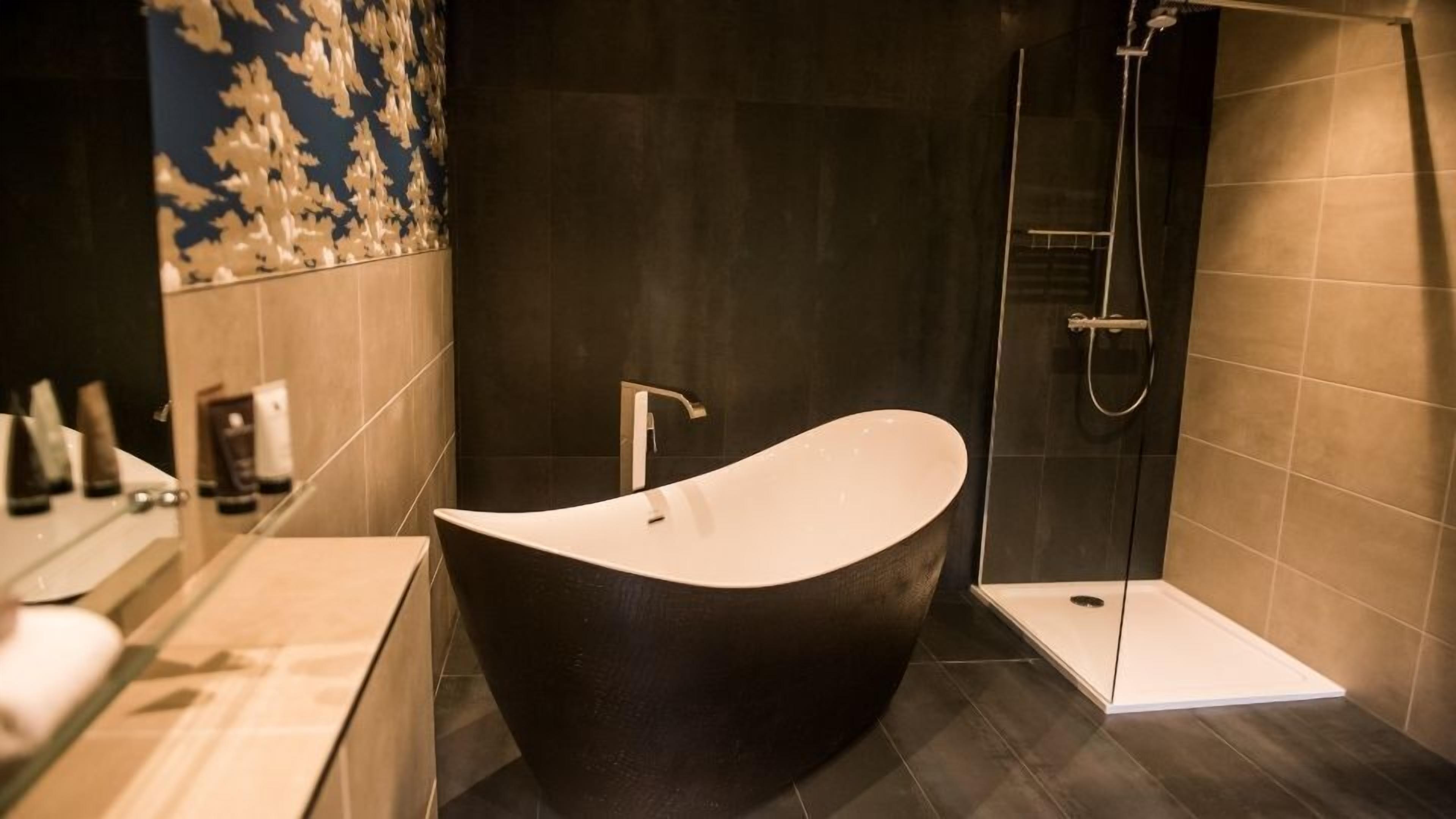 suite with four poster bed | bathroom | combined shower/bathtub, hair dryer, towels