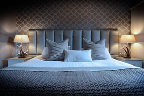 Kahden hengen huone | Tallelokero huoneessa, yksilöllisesti sisustettu