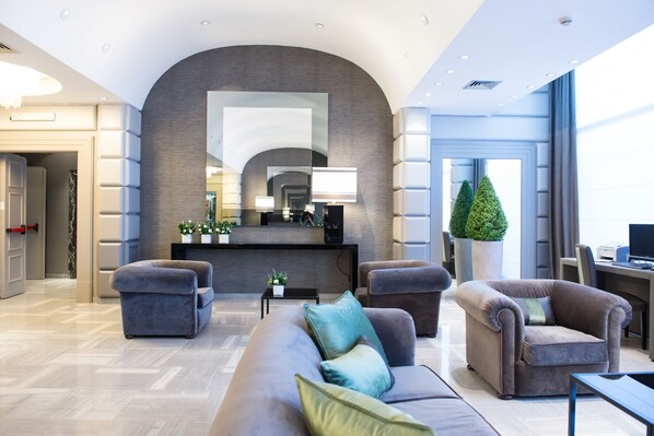 Lobby sitting area - Residenze Garden (Rome)