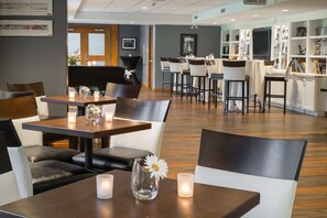 Daily buffet breakfast (CAD 25 per person) - Auberge des Gallant (Sainte-Marthe)