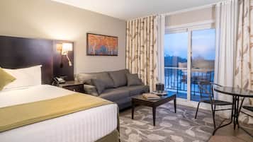 Egyptian cotton sheets, premium bedding, pillowtop beds, minibar