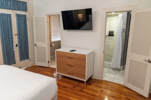 Deluxe Room, 1 Queen Bed | Premium bedding, down comforters, pillowtop beds, individually decorated