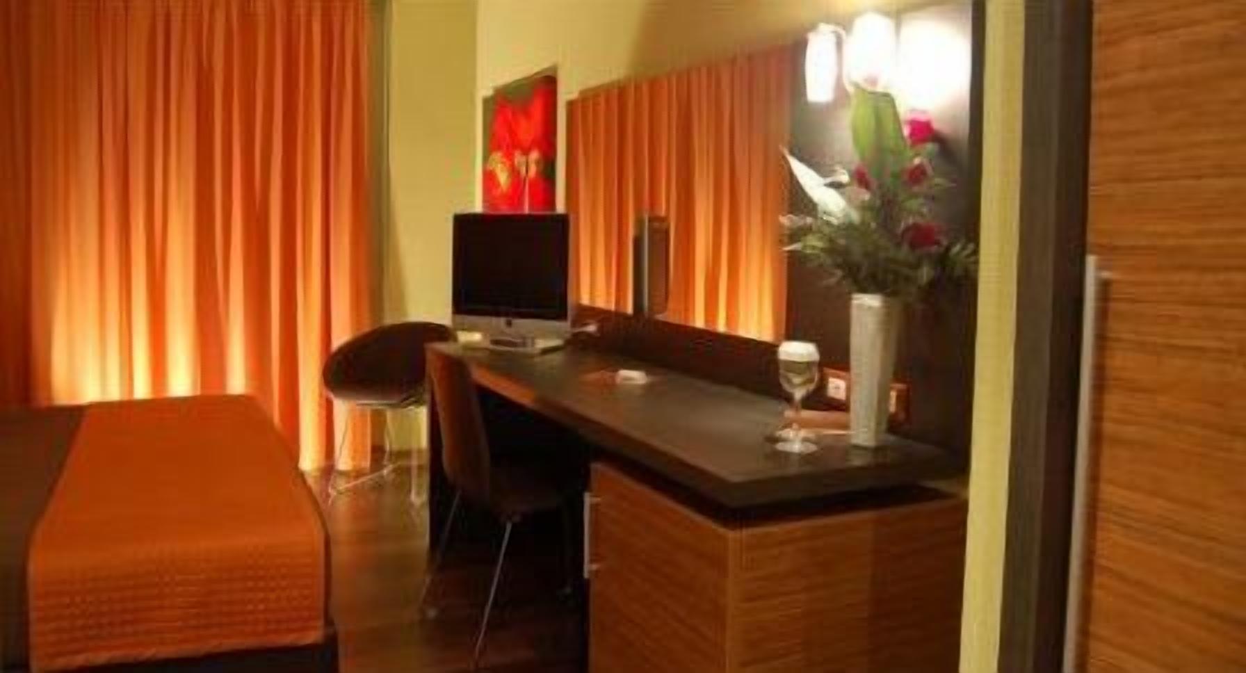 Hochwertige Bettwaren, Minibar, Zimmersafe, Schreibtisch