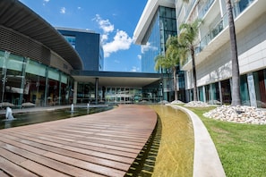 Property entrance - Lagoas Park Hotel (Oeiras)