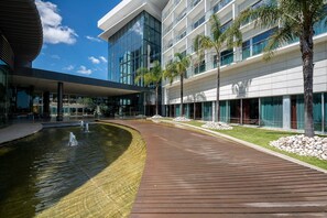 Property entrance - Lagoas Park Hotel (Oeiras)