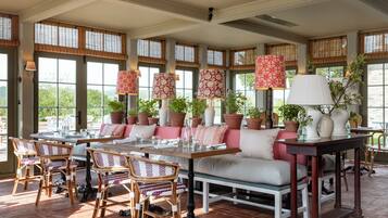 2 restaurants, breakfast served