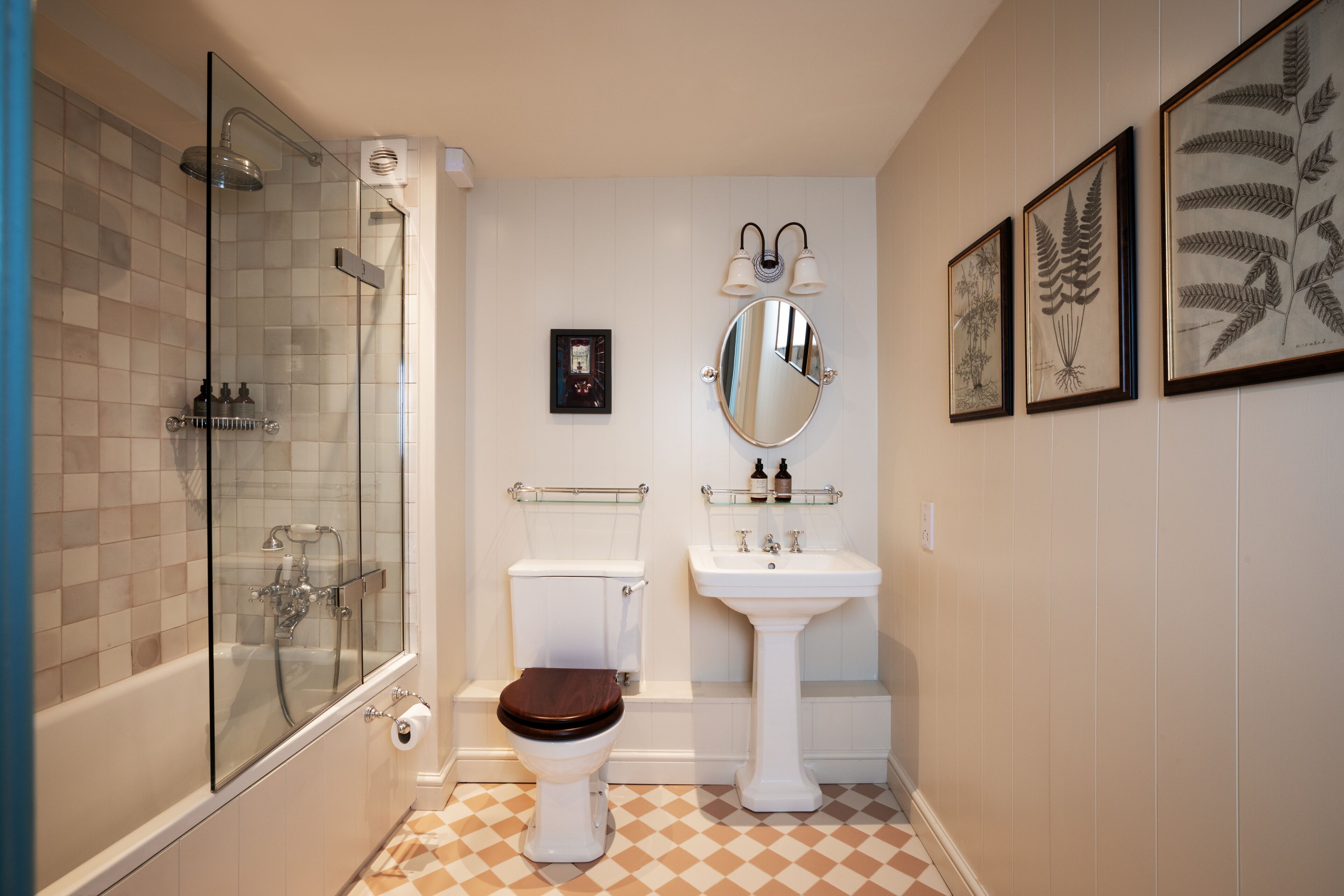 superior double room | bathroom | combined shower/bathtub, designer toiletries, hair dryer, bathrobes