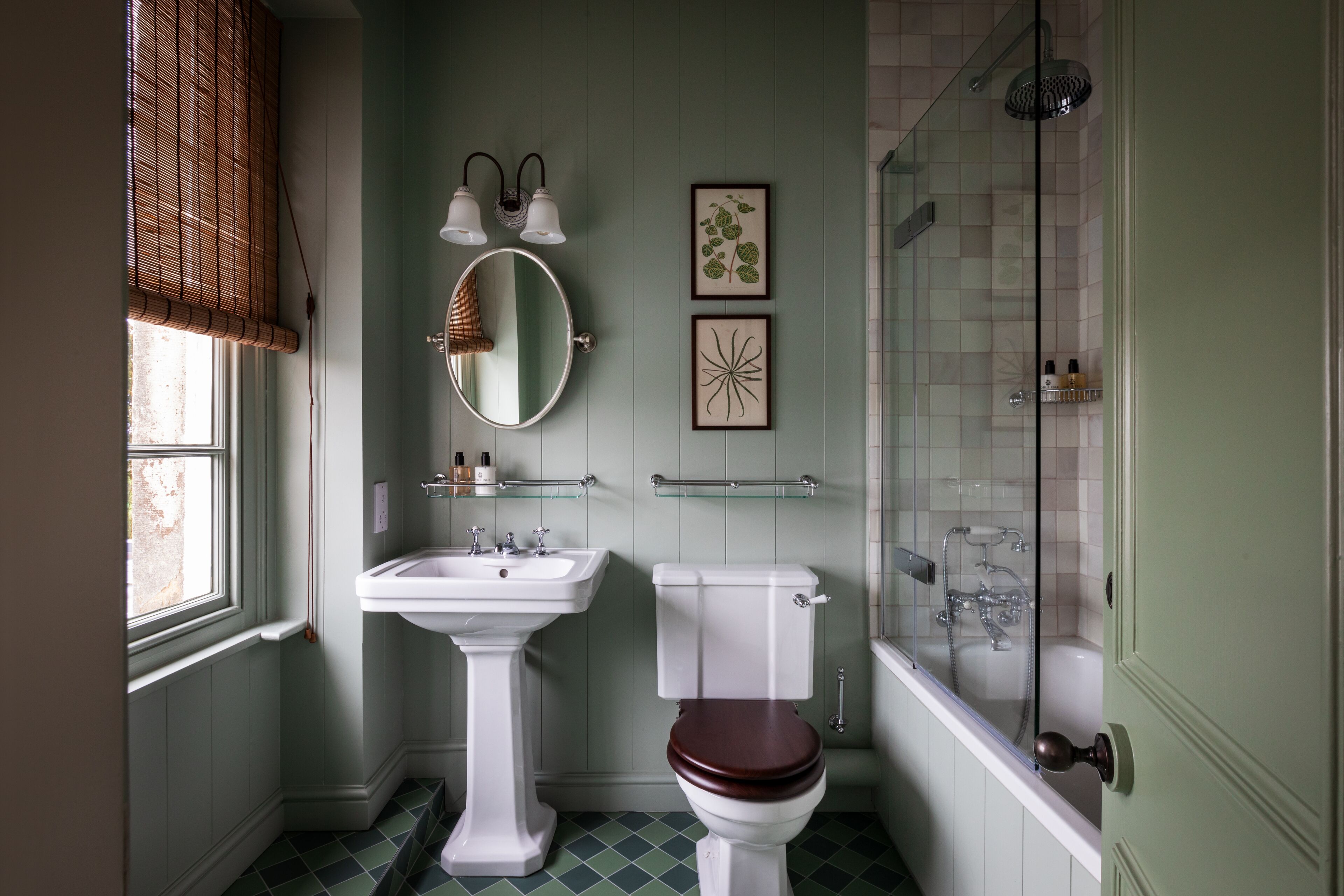 classic double room | bathroom | combined shower/bathtub, designer toiletries, hair dryer, bathrobes