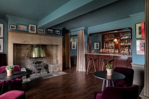 Bar (on property) - Cavendish Hotel (Bakewell)