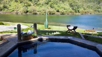 Couples treatment room(s), hot tub, steam room, massages