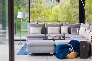 Casa Lago | Living area | 32-inch flat-screen TV with satellite channels, TV - Sierra Lago Resort & Spa - All inclusive (Mascota)