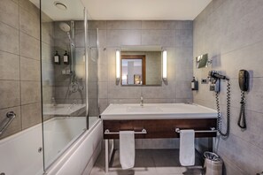 Suite, 1 Double Bed, Corner | Bathroom | Free toiletries, hair dryer, bathrobes, slippers - Midtown Hotel Istanbul (Istanbul)